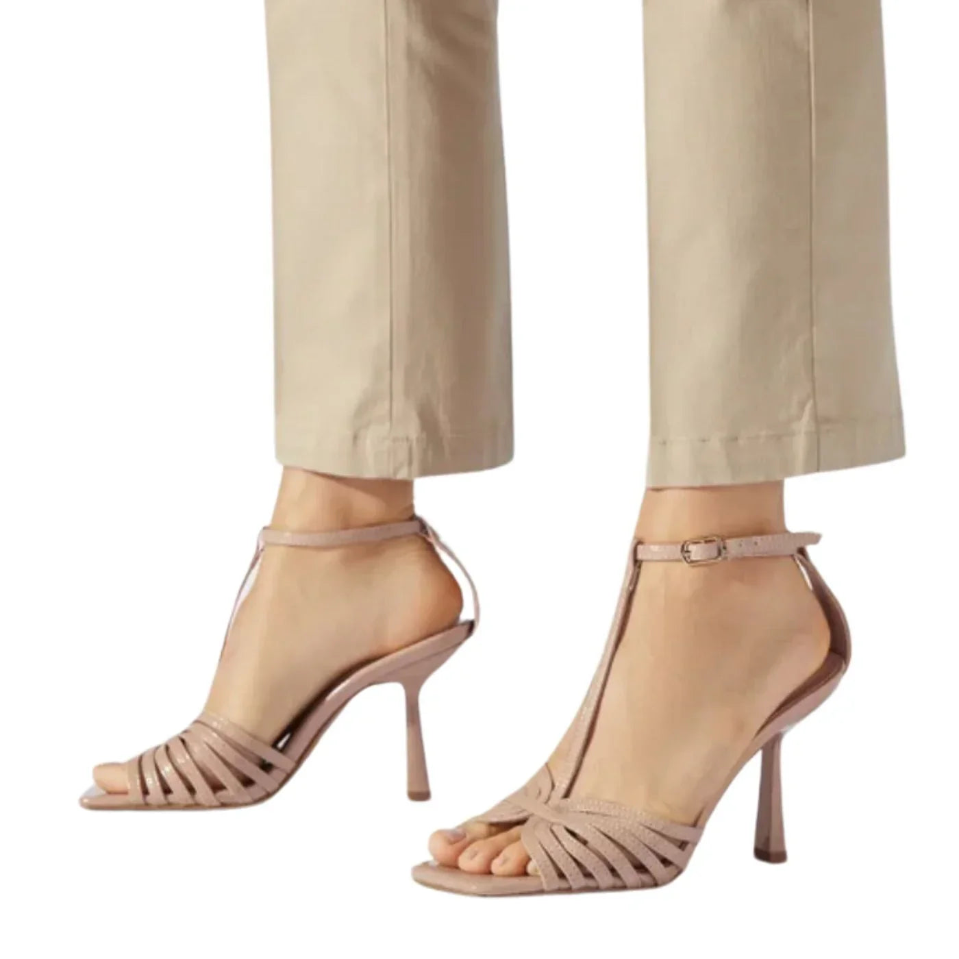Pantofi pentru femei, eleganți și confortabili, cu design modern și talpă durabilă. Ideali pentru orice ocazie, completând perfect orice ținută.